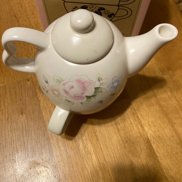 Pfaltzgraff vintage never used tea for one. Tea Rose - Picture 5 of 11